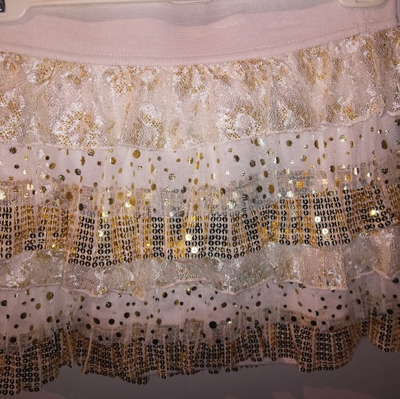 So  mini skirt - Picture 4 of 5